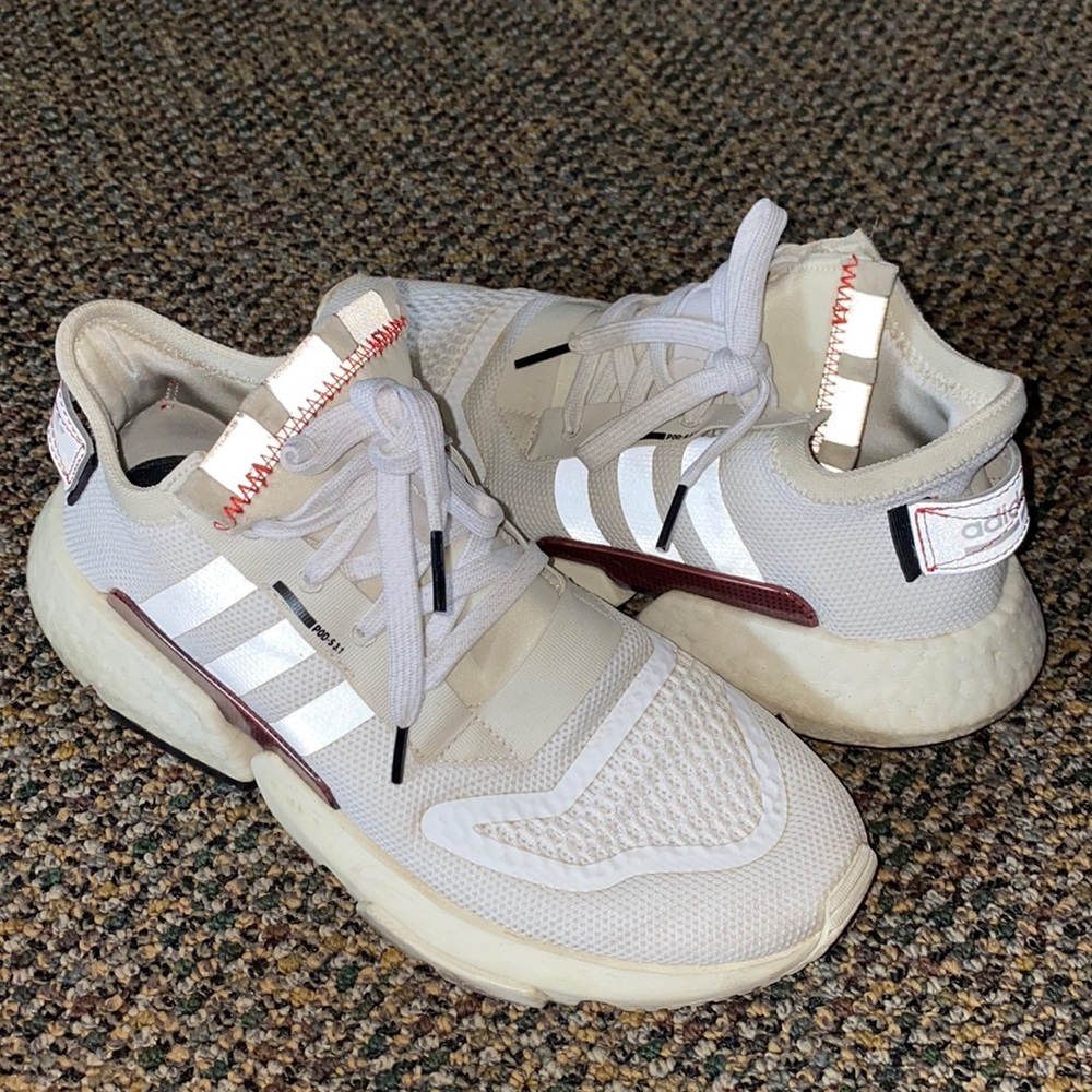 Adidas white/cream and maroon detail.  022/ 45c- HR